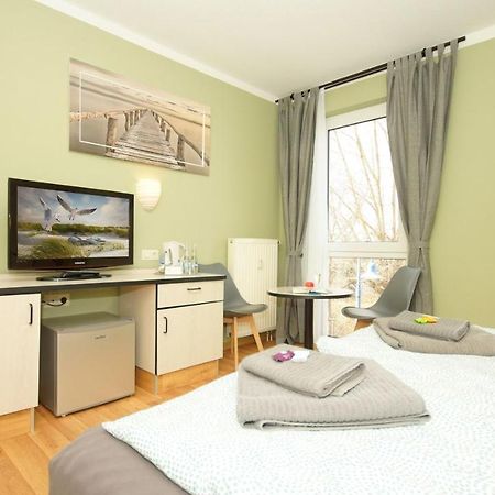 F-1010 Strandhaus Moenchgut Bed&Breakfast Dz 37 Strandnah, Inkl Fruehstueck Lobbe Eksteriør bilde